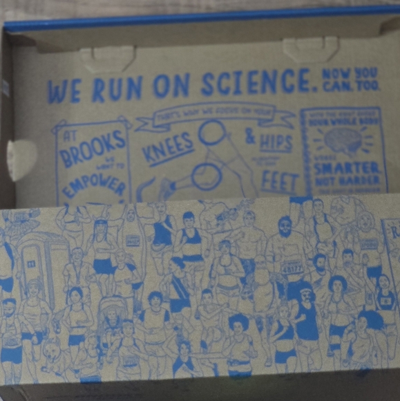 Brooks Boston Marathon men's size 8 - Picture 3 of 4